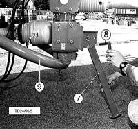 Hydrauliikan liitäntä - Traktorissa on oltava vähintään: - 1 kaksitoiminen (11) ja - 1 yksitoiminen (10) hydrauliliitäntä.