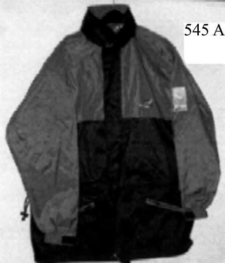 6210 40 00, kohta a (kohta b; 6202 93 00) Vähittäismyyntiä varten pakattu kahden vaatekappaleen muodostama asukokonaisuus, jossa on: a) Kahdesta kankaasta (sataprosenttista, muovilla päällystettyä