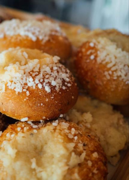 pastries! Helsinki Pastry Tour Company offers daily tours in the Helsinki Market Hall and other downtown locations for all pastry lovers 365 days of the year.