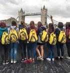 ENGLANTI ı kielimatka LONDON CALLING RAJATTOMASTI TEKEMISTÄ JA NÄHTÄVÄÄ LONTOO Lontoo Kielimatkalla Lontoossa viikot ovat täynnä suurkaupungin sykettä, shoppailua ja maailmanluokan nähtävyyksiä.