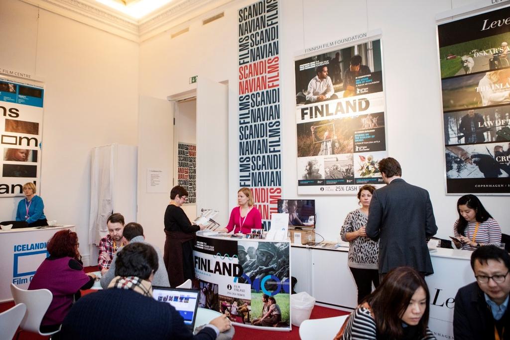 4. KANSAINVÄLINEN TOIMINTA Suomi 100 Elokuvasäätiön tiski European Film Marketissa Berliinin elokuvajuhlilla helmikuussa 2017.