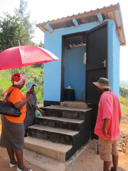 Kuivakäymälät toimivat koekenttänä, jossa paikalliset asukkaat ovat tutustuneet kuivakäymälöiden rakentamiseen, niiden hyötyihin ja heitä on opastettu niiden oikeanlaisessa käytössä.