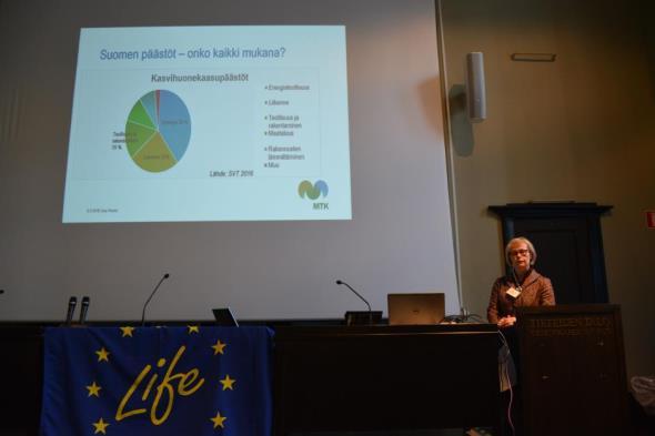 Esitykset Alle on koottu seminaarin esitykset. Klikkaamalla esityksen otsikkoa pääset katsomaan seminaariesityksiä pdf-muodossa, kaikki esitykset on nähtävissä myös videoina.