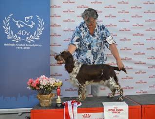 Lauantaina Tiia Virtanen valitsi Junior Handler SM-osakilpailun voittajaksi 14-17 -vuotiaiden sarjan Sabrina Snellmanin, toiseksi tuli 10-13 -vuotiaiden Sanni Lähde.
