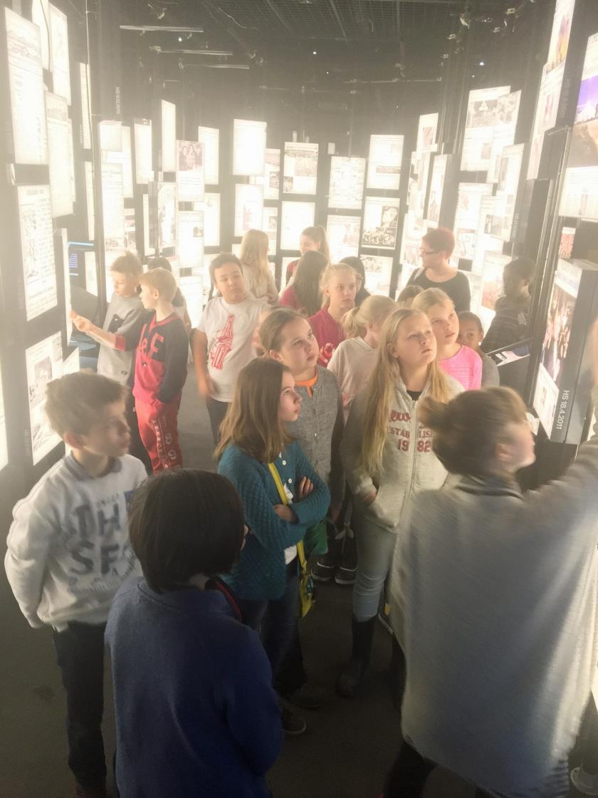 Vierailut Olimme vierailulla Päivälehden museossa, jossa opimme sananvapaudesta toimittaja Annan kanssa.