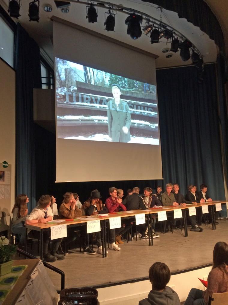 presidenttiehdokkaita ja heidän puolueitaan.