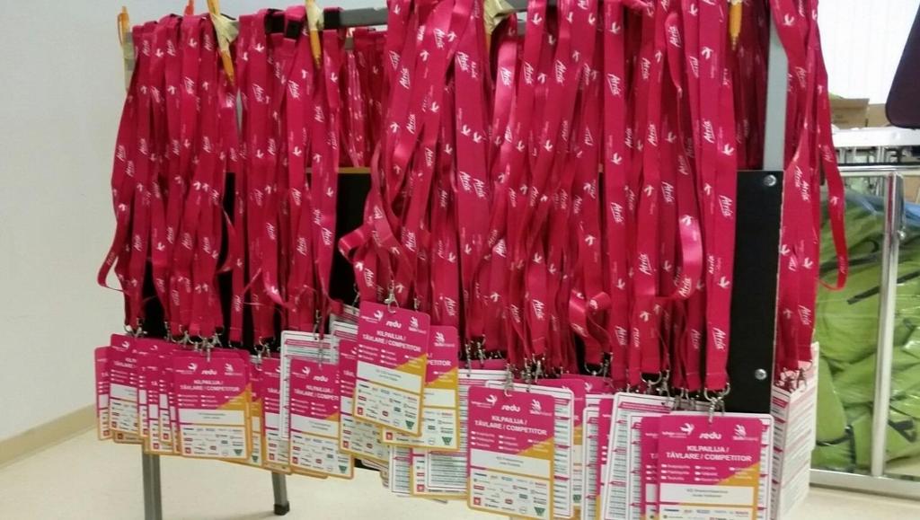 47 Kuva 15. Taitaja2016 väreillä haluttiin ilmaista mm. nuoruutta, iloisuutta, rohkeutta ja kevättäkin. Kuvassa akkreditointia varten tehdyt kilpailupassit odottavat noutajiaan. 7.4. Kohderyhmät