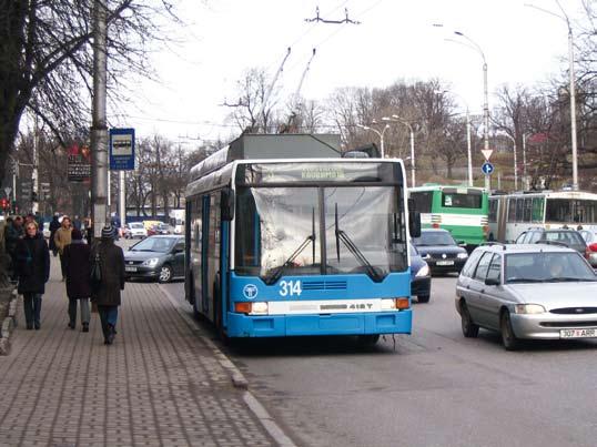 Kuvassa linjan 1 nivelrakenteinen Skoda 15Tr nro 409. Kuva Juhana Nordlund 21.4.2005, Tallinna TTTK 217, Skoda 14Tr, linjalla 1.