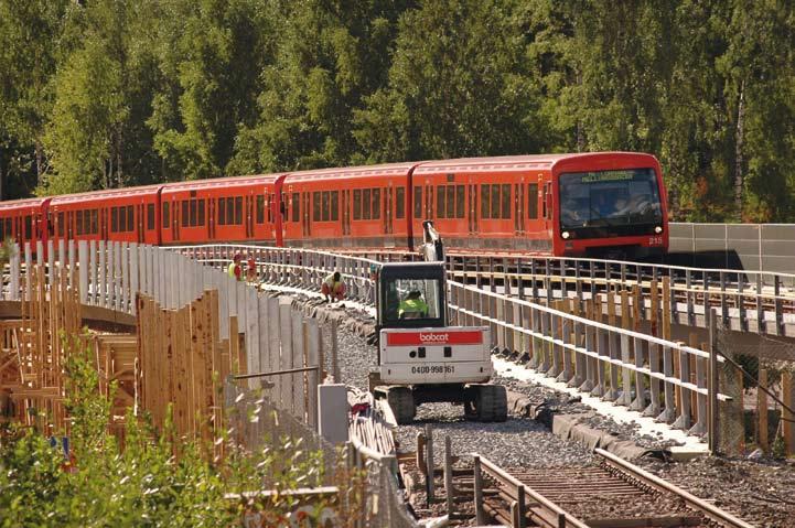 Juhana Hietaranta Metron poikkeusliikennettä Metroradalla olivat kuluneena kesänä korjausvuorossa Siilitien ja Sahaajankadun eteläiset metrosillat.