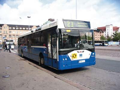 HKL-Bussiliikenne 402, Scania L94UB 4x2 / Ikarus E94F. Kuva Juhana Nordlund 13.9.2004, Helsinki.