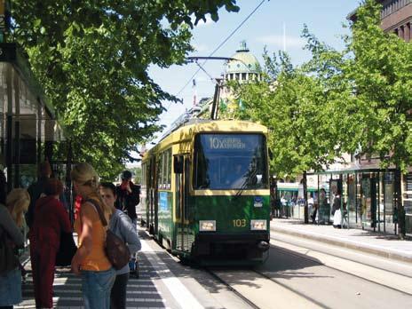 LINJAT Helsingin liikenne kesäaikaan 4.6. Helsingin bussit ja ratikat siirtyivät kesäaikatauluihin sunnuntaina 4.6. Metro ja aamuyön linjat 01N - 09N jatkoivat talviaikatauluin.