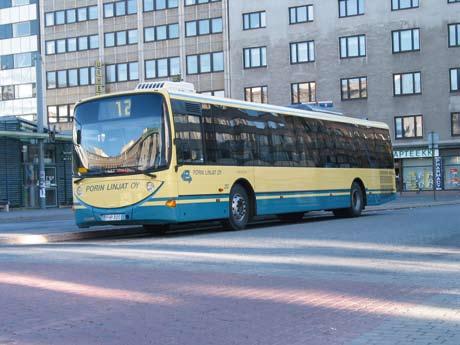 Brysseliläinen Flexity Outlook liikkui Tukholmassa linjalla 7 noin kuukauden heinäkuun puolesta välistä elokuun puoleen vä- Ylin kuva: Porin Linjat Oy:lle tuli kaksi uutta Scania L94UB 4x2 / Lahti
