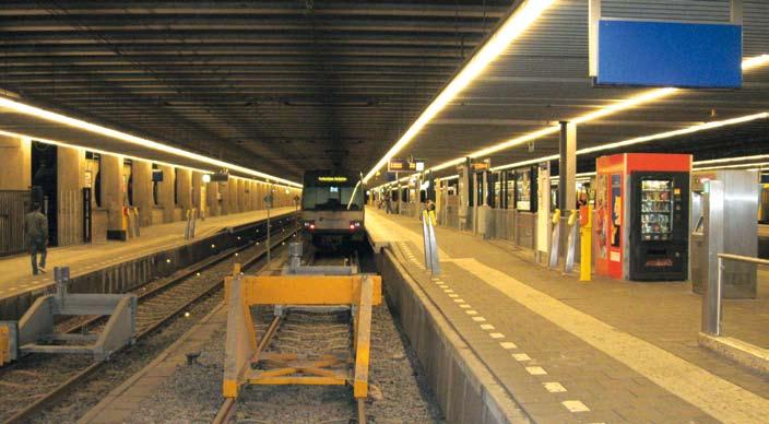 Rotterdamin metroliikenteen keskuspaikkana toimii Beursin risteysasema, jonka yhteyteen on sijoitettu RET:n neuvontakioski.