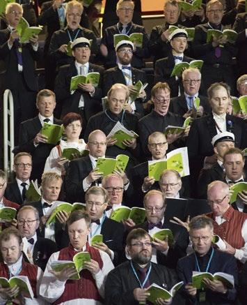 laulujuhlille vuonna 2022 jossakin päin Suomea. u Jumalanpalvelus keräsi torin täydeltä kirkkoväkeä.