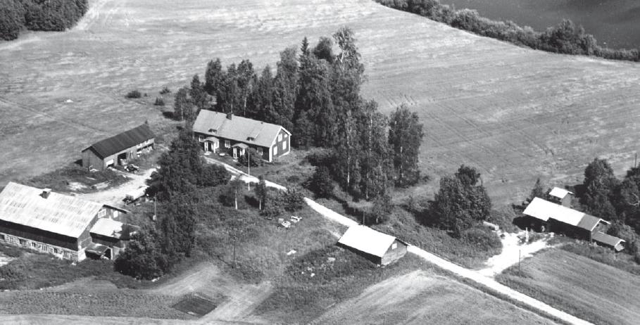 17 Koiviston taistelupaikka (92.) Muhlu (94.) Entisen postikonttorin ja postimestarin virkatalon pihapiiri ja rakennukset.