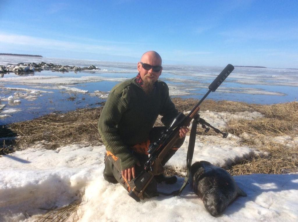Yritysesittely 1 - SEANATURE SEANATURE - Kaupallista hylkeenpyyntiä Perämerellä Kuten monella muullakin metsästysmatkailuun päätyneellä yrittäjällä, myös oululaisella Seanaturen omistajalla Seppo