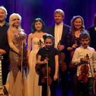 LIPUT A-lippu 33 ja B-lippu 28/22/50, ticketmaster.fi. brq.fi ROCK CLASSICS Pe 17.8. klo 19 Tikkurilan tori, Vantaanaukio Ilmaiskonsertissa Vantaan Viihdeorkesterin solisteina Noora Louhimo ja Dimitri Keiski.