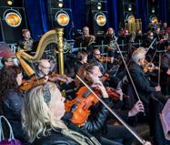 8. klo 19 Tikkurilan tori, Vantaanaukio Vantaan kulttuuripalveluiden järjestämä ilmaiskonsertti. RIIKKA KANTINKOSKI Kalevauva.fi ja Vantaan Viihdeorkesteri ensemble Tikkurilan torilla.