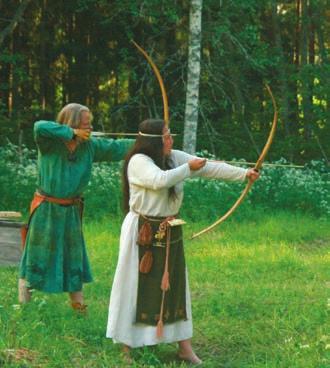 Viikinkikisat Härkänummella Leikkimielisessä kisassa mittaillaan voimia ja taitoja jousiammunnassa, keihäänheitossa, tulen teossa ja monessa muussa viikinkiajan lajissa.