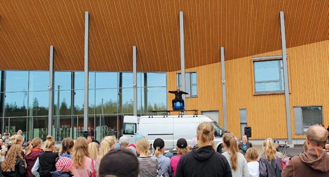 Yhteisöllisyys alueellisen kulttuurityön keskiössä Kulttuuritalo Valveen toimintaan kuuluu myös alueellisten kulttuuripalveluiden tuottaminen sekä kulttuuripalveluiden mahdollisuuksien kehittäminen