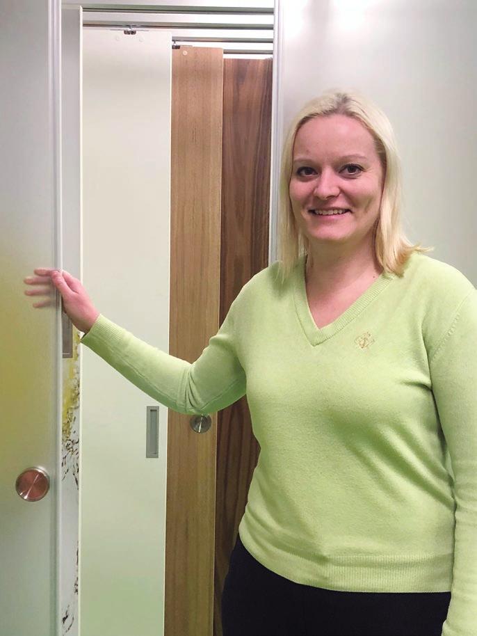 Teräsnainen Terhi Hakola Yrityshallinnon tradenomi Terhi Hakola on aloittanut 3.4. Liunevälioviratkaisujen myyntipäällikkönä ja johtoryhmän jäsenenä.