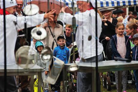 Käsintekijöiden markkinat to 19.7. klo 10 17 Hyrylän tori, Hyryläntie 15, Tuusula Järjestää Tuusulan TaitoKädet ry. Lisätietoja www.tuusulantaitokadet.com Jokelan teollisuushistoriakävely to 19.7. klo 17 19 Pääpaino Laatikkotehtaan, Vanutehtaan ja Fennia-pesulan historiassa, mutta samalla reissulla puhumme Jokelan kaupoista, partureista ja muista palveluista.