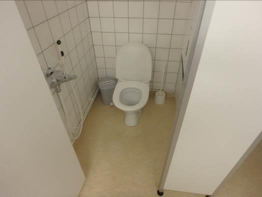 Kuntoarvio 15 (38) Osa WC- ja pesutiloista ovat hyvässä kunnossa.