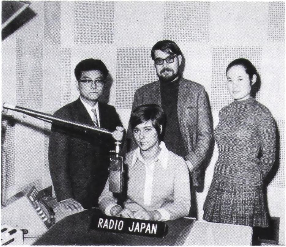 Säännöllisille raportoijilleen ja kuuluvuudentarkkailijoilleen Radio Japan lähettää pieniä lahja- ja muistoesineitä arvonantonsa osoitukseksi.