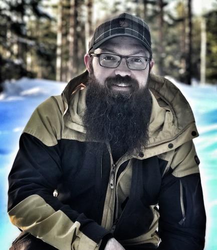 Lapsuudessa meillä oli Suomenpystykorvia ja mieheni kanssa meillä on ollut englanninspringerspanieli, beagle, suomenajokoiria ja lyhytkarvaisia saksanseisojia. Tällä hetkellä meillä on 3.