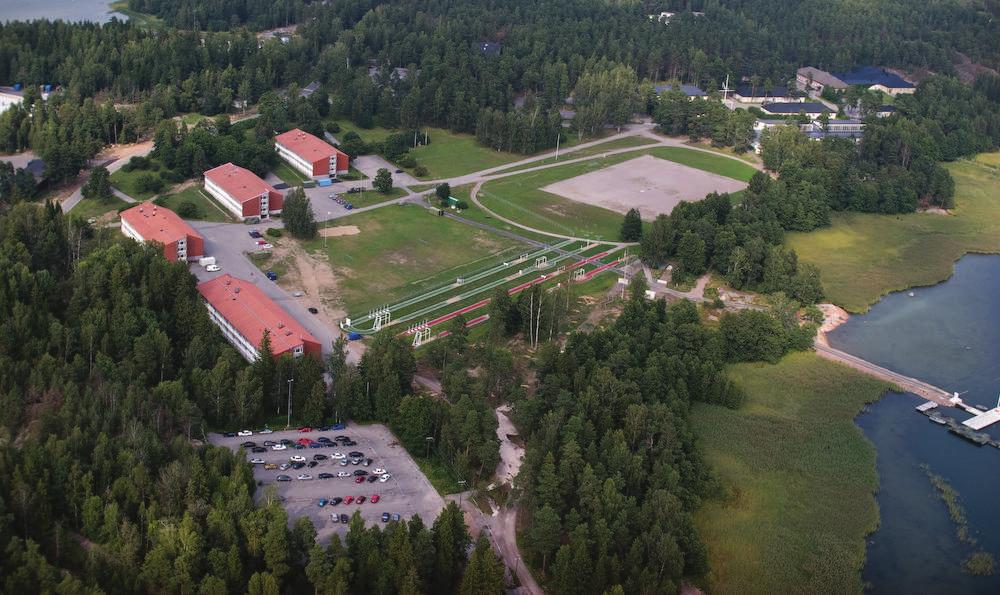 Kulkuyhteydet palveluspaikkakunnalle Upinniemi Suosittelemme julkisten kulkuneuvojen käyttöä, kun saavut palvelukseen Upinniemeen.