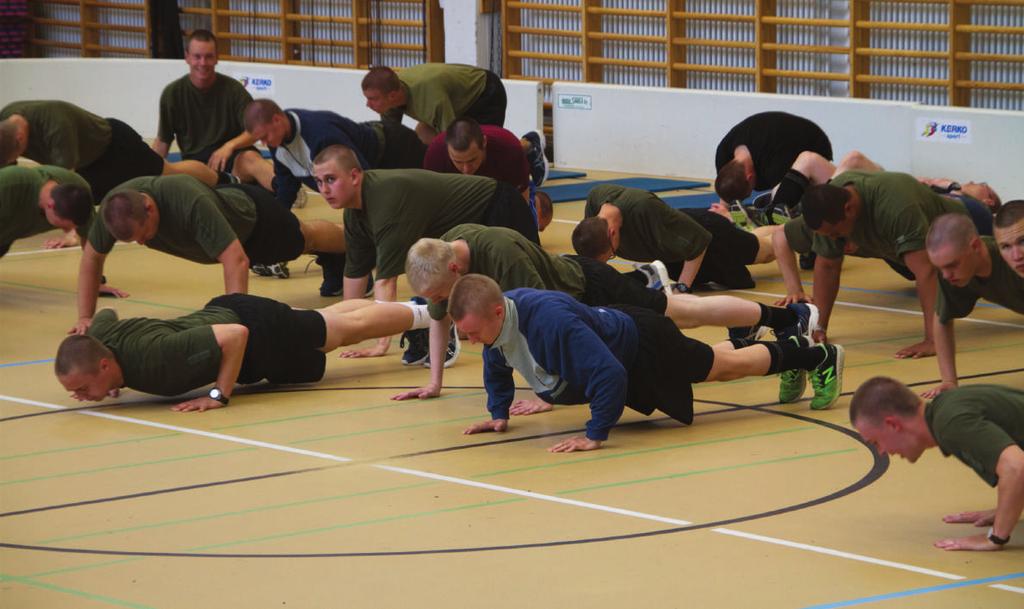 Varusmiehen päivä Kello lyö kuusi. Komppaniassa herätys! Aikaa olla päiväpunkka tehtynä 5 minuuttia. Tupamme selviytyy päiväpunkan tekemisestä kunnialla.