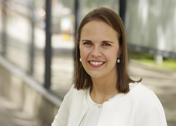 Yritysvastuun raportointi Päivitettyjä GRI-standardeja julkaistu Annica Ahlström PwC:n yritysvastuupalvelut Siirtymävaihe Global Reporting Initiativen (GRI) G4 -raportointiohjeistuksesta päättyi