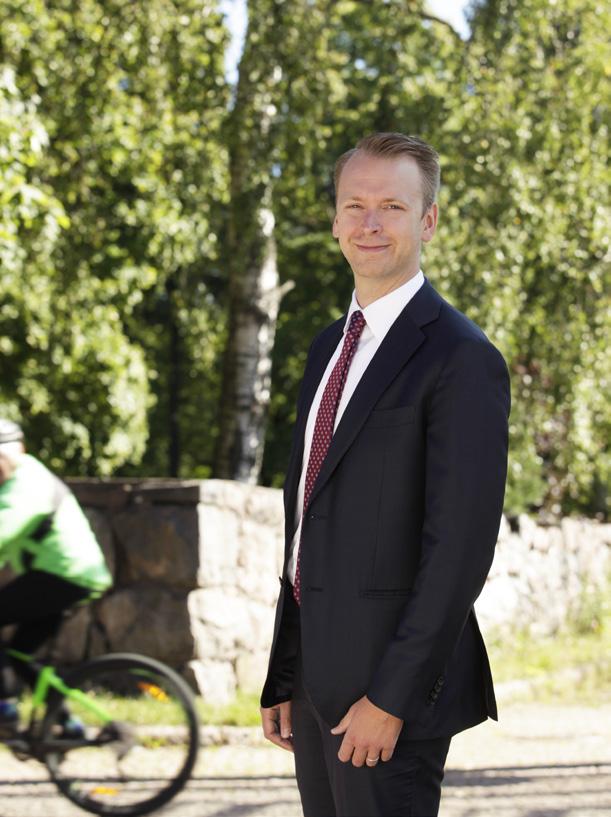 tietoja, joilla on merkitystä yrityksen arvonluonnin kannalta. Hallituksen tehtävä on huolehtia lisäarvon syntymisestä, joten myös yritysvastuussa sen tehtävänä on keskittyä niihin asioihin.