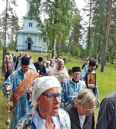 Pyhän Johannes Kastajan juhlaa vietettiin kesäisen helteisessä