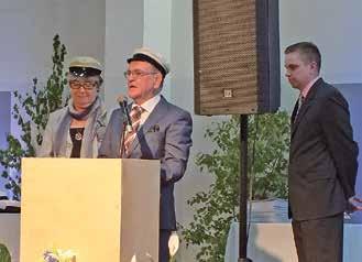 Viisikymmentä vuotta sitten ylioppilaiksi valmistuneita nimitetään riemuylioppilaiksi. Vuonna 1968 24 ylioppilaaksi kirjoittaneesta paikalle oli saapunut 12 henkeä.