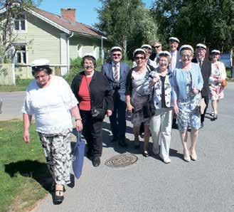 Riemuylioppilaiden stipendit uusille ylioppilaille luovuttivat Irene Tyni ja Pentti Soini. Stipendit saivat Kaisa Paaso ja Juho Veijola.