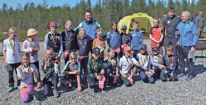 Myytävänä Ruottisenharjulla omakotitalo järven rannalla, 18 km Pudasjärven keskustasta. Hp. 80 000. P. 0400 722 054, 0400 948 851 Kuivaniemen nuorisoseuralla Kirkonkyläntie 17 Kuivaniemi Ma 18.6.
