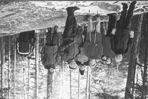 Sopu sijaa antaa ja sopeutuvaista väkeä paikalla olikin. Kun tuvassa on katto, lattia ja seinät, tila on rajallinen. Vaikka mukavuudesta voisikin tinkiä, niin turvallisuudesta ei.