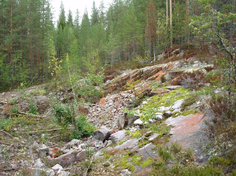 Säteilyturvakeskus URAKKA 34(42) Kuva L1.2. Yksi Hermanninmontun koelouhintakuopista Herajärven kannaksella Kontiolahdella, Kolin kansallispuistossa.