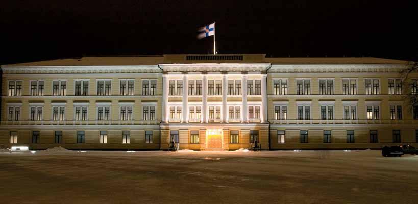 SISÄLLYSLUETTELO 1. Toimintakertomus... 6 1.1 Johtajan katsaus...6 1.2 Vaikuttavuus...12 1.3 Toiminnallinen tehokkuus...14 1.3.1 Toiminnan taloudellisuus...14 1.3.2 Toiminnan tuottavuus...25 1.3.3. Maksullisen toiminnan tulos ja kannattavuus.