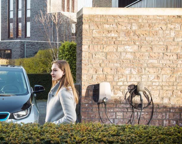 Latausasemat koteihin, taloyhtiöille ja työpaikoille Monipuolisiin yksityiskäyttökohteisiin sopivat nopeat ja turvalliset latausasemat voidaan asentaa autotalliin, pihalle tai kadun varteen joko