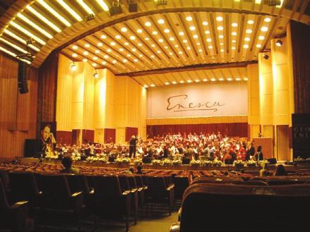 I.3.2 Kotimaassa Orkesteri vieraili Lahden Sibelius-talossa huhtikuussa Mikko Franckin johdolla.