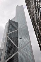 Hong Kongin pankkiin valmistellaan muutostöitä myös aikakauden vaihtumista silmälläpitäen; liukuportaat katutasosta ovat jo
