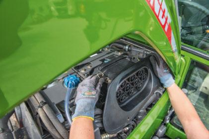 FENDT 200 VARIO: HUOLTO JA KUNNOSSAPITO Aidosti suuri: täysin luotettava. Investointi, jonka arvo säilyy Investointi traktoriin tarkoittaa investointia tulevaisuuteen.
