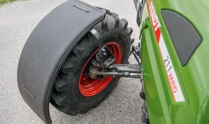 Kun se otetaan käyttöön 200 Variossa, Fendt tarjoaa VarioAtive-ohjausjärjestelmän myös kompaktien traktorien luokassa.