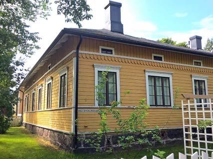 Ortodoksisen kirkkolain lisäksi suojeltava myös asemakaavalla. 36s. 305886 GUTZEITINTIE 3 JA 13, SIVUKÄUYTÄVÄTALOT 2 Aiemmat inventoinnit Pakki nro.