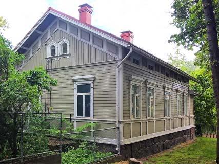 MERIKATU 3, MUISTOJEN TALO ENT. ASUINRAKENNUS 3 Aiemmat inventoinnit Pakki nro. 1890-l loppu Paikallisesti merkittävä RKY 09 300364 MK 08 301643 Puu KYM 92 Kertaustyylit.