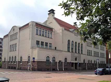 201039 Edustava 1900-luvun alun kaupunkirakennus. Jugend-piirteiset OYK 96 44. 305931 rapatut tiilikoristeaiheiset julkisivut. Vuosien saatossa useita 9.51 muutoksia. 42s.