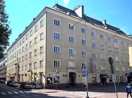 OYK 96 55. 305940 Koristeaiheissa ja sisäänkäynneissä 20-luvun klassismin 15.110 piirteet. Ikkunoissa funktionalismin vaikutteita.