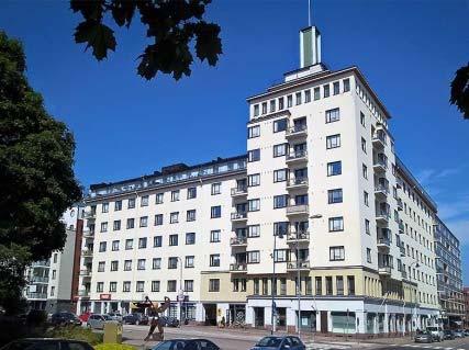 Hanke toteutui vain osittain. Sisätilojen mosaiikit Bruno Tuukkanen. Kotkan Kauppatoria hallitseva elementti. 39s. RAUTATIENKATU 2, LIIKERAKENNUS ENT. SOK:N KONTTORI 32 Aiemmat inventoinnit Pakki nro.